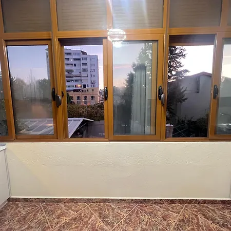 Mandi Τίρανα